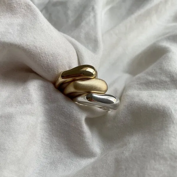 noemvri fashion label noemvri fashion label organischer Ring small, Matt gold, – Produktbild 2 von 4