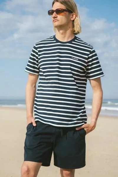 SALZWASSER SALZWASSER JASPER – Heavy T-Shirt (Herren/Unisex) aus 100% Bio-Baumwolle (GOTS), Dunkelblau (gestreift), – Produktbild 2 von 3