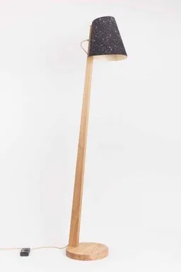 ALMUT von Wildheim ALMUT von Wildheim Handgemachte Stehlampe aus Eiche Lampenschirm aus Naturmaterialien – Produktbild 1 von 1