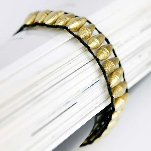 Mitienda Shop Mitienda Shop Upcycling Armband aus goldenen Papierperlen | Schmuck – Produktbild 4 von 4