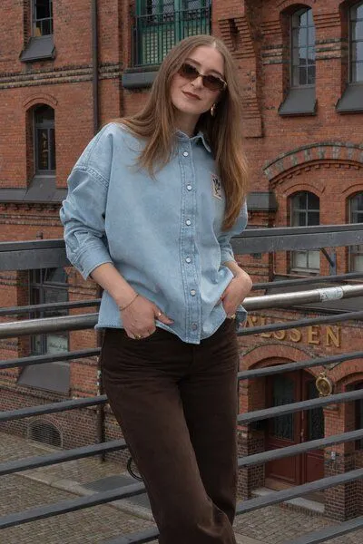 LITSCHI DESIGNS LITSCHI DESIGNS OVERSIZE CROPPED JEANSHEMD "STAMP", Hellblau, – Produktbild 1 von 4