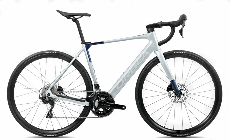 Orbea Orbea GAIN M30 - 28 Zoll 350Wh 24K Diamant - Silver - Carbon, Silber, – Produktbild 1 von 1
