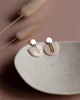 lille mus lille mus Ohrstecker 'Halbkreis Oval' aus Porzellan und 925 Silber – Produktbild 1 von 1