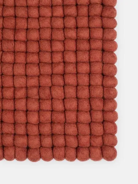 myfelt myfelt Filzkugelteppich rechteckig, 100% Schurwolle, Rostrot (lora), – Produktbild 1 von 4
