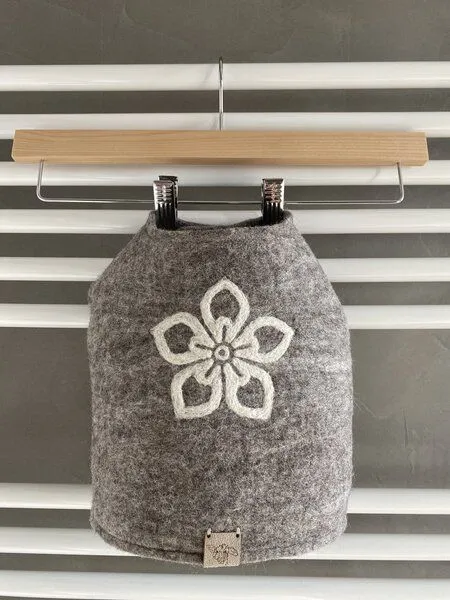 Wooliie Wooliie Handgefertigte Hundeweste aus Schurwolle, Grateful, – Produktbild 1 von 4