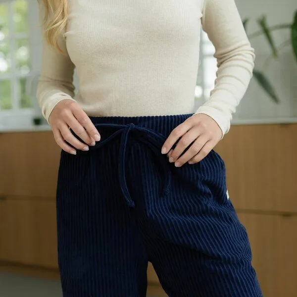 NORDLICHT NORDLICHT Cord Sweathose Lana, Blau, – Produktbild 3 von 4