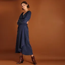 ManduTrap ManduTrap Langärmeliges Tencel Wickelkleid Tara in blau oder berry – Produktbild 1 von 1