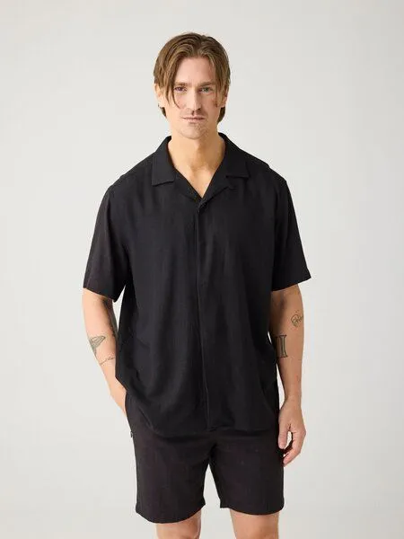 KnowledgeCotton Apparel KnowledgeCotton Apparel Lockeres Kurzarmhemd MOSS aus Ecovero und Bio-Leinen, Schwarz-black-jet, – Produktbild 1 von 4