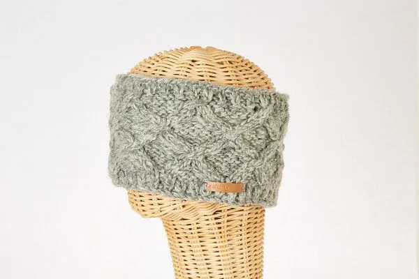 short'n'pietz short'n'pietz Schurwollstirnband mit Zopfrautenmuster, handgestrickt, Hellgrau, – Produktbild 1 von 1