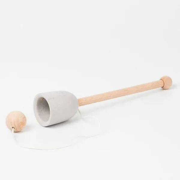 Me&Mine Mini-Becher und Ball aus Holz von Me&Mine, Grau, – Produktbild 1 von 2