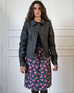 Aatise Aatise Schwarze Damen Jeansjacke Zeane aus upgecycelter Baumwolle – Produktbild 1 von 1