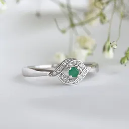 Eppi Eppi Ring mit Smaragd und Diamanten Nurisa – Produktbild 1 von 1