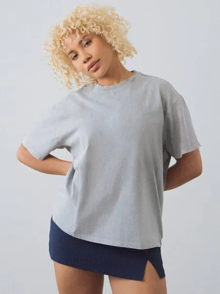 Honest Basics Honest Basics Damen Oversized T-Shirt aus Bio- und recycelter Baumwolle, Limestone, – Produktbild 2 von 4