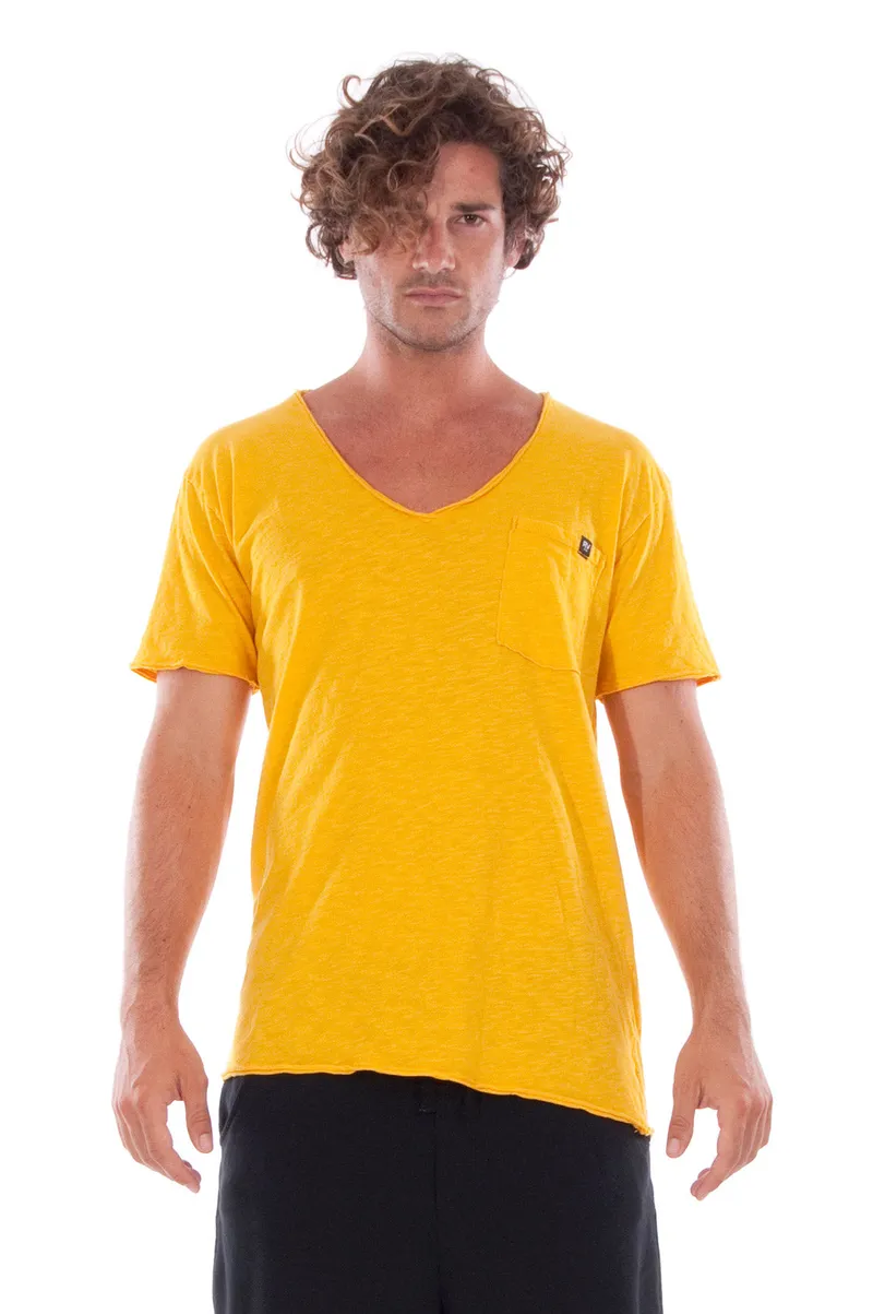 RAVENS VIEW IBIZA RAVENS VIEW IBIZA Herren vegan T-Shirt V-Ausschnitt Wild Pocket Altgold Gelb, Gelb, – Produktbild 1 von 1