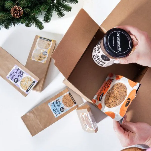 brotstoff brotstoff Winter Geschenkset - Box mit Brotbackmischung im Glas + Nachfüllpaket + 4 x Probierpaketen – Produktbild 2 von 4