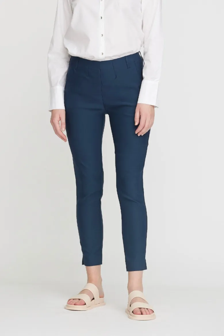 LAURIE LAURIE Damen vegan Hose Elizabeth Slim Crop Marineblau, Dunkelblau, – Produktbild 2 von 2