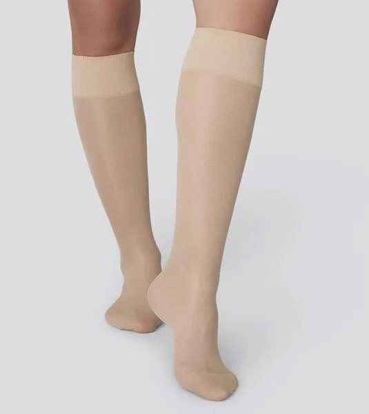 Swedish Stockings Swedish Stockings Kniestrümpfe Bea 30 den, Sand, – Produktbild 2 von 2