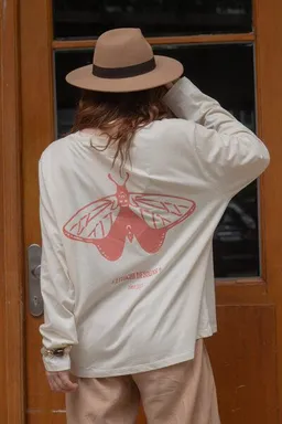 LITSCHI DESIGNS LITSCHI DESIGNS MOTH RELAXED LONGSLEEVE – Produktbild 1 von 1
