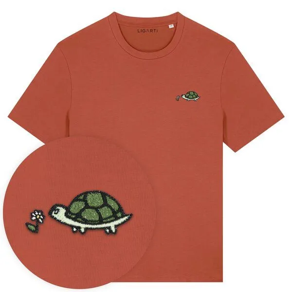 LIGARTI Besticktes T-Shirt – Lars die Schildkröte – LIGARTI Tiermanufaktur, Terracotta, – Produktbild 1 von 4