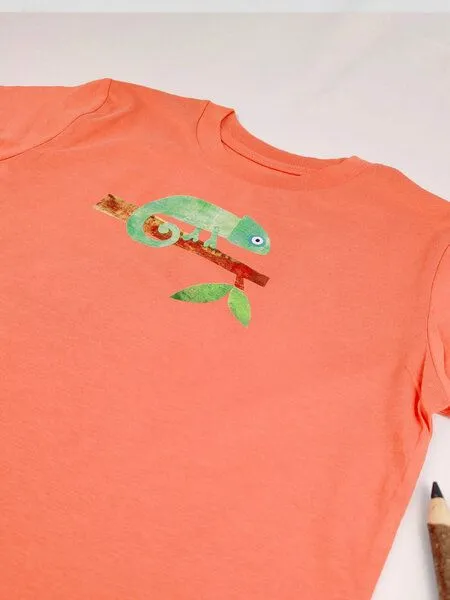 MelaDi Meladi Kinder Shirt aus Biobaumwolle - Chamäleon auf Orange – Produktbild 5 von 8