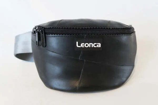 Leonca Leonca Upcycling Hip Bag aus Traktorschlauch in 3 Größen – Produktbild 2 von 4