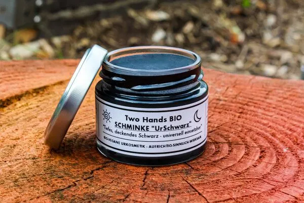 Two Hands BIO Two Hands BIO Schminke „UrSchwarz“ mit Bio-Carnaubawachs & Bio-Sheabutter – Produktbild 6 von 6