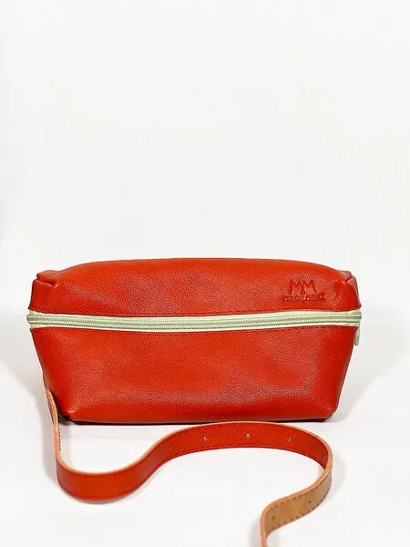 monday market monday market Bauchtasche Luca aus pflanzlich gegerbtem Büffel-Leder, Rot, – Produktbild 3 von 3