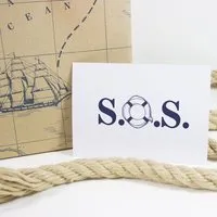 Bow & Hummingbird Bow & Hummingbird Postkarte S.O.S. – Produktbild 1 von 1