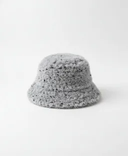KnitToChange KnitToChange Handgestrickte Mütze aus recyceltem Garn – Grau mit Sprenkeln – Produktbild 1 von 1