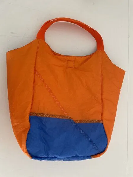 Skrabak Skrabak Upcycling-Tasche aus Segeltuch, Orange-blau, – Produktbild 2 von 4