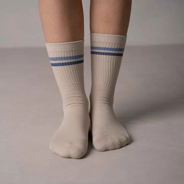 Vresh Clothing Vresh Clothing Vresh Verliebt - Tennis Socken aus Biobaumwoll-Mix, Beige/blau, – Produktbild 2 von 4