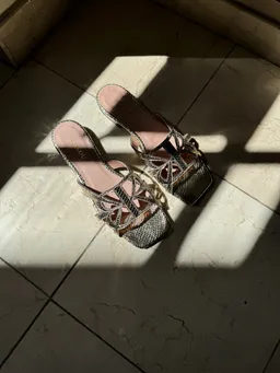 BIKKOU BIKKOU Damen vegan Sandalen Sonnenuntergang Am Strand Gold Python – Produktbild 1 von 1
