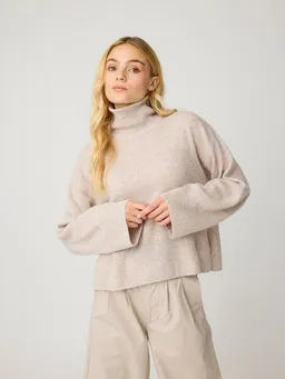 KnowledgeCotton Apparel KnowledgeCotton Apparel Entspannter Pullover mit Stehkragen aus Bio-Lammwolle – Produktbild 1 von 1