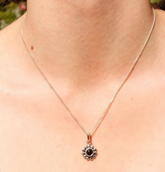 pakilia pakilia Silber Kette Blumen Obsidian Fair-Trade und handmade – Produktbild 4 von 4