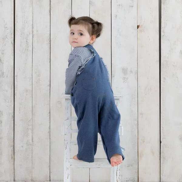OrganicEra Baby-Latzhose Unisex 'OrganicEra' aus Bio-Baumwolle, Indigo melange (blau), – Produktbild 3 von 3