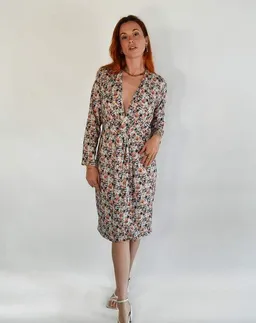 Aatise Aatise Zeva elegantes Kleid, 100% EcoVero heller Druck – Produktbild 1 von 1