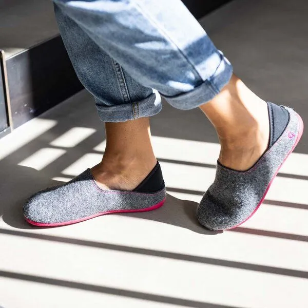 Gottstein Gottstein Filzhausschuh Wool Slip-On aus 100% Schurwolle - für Damen & Herren - Rutschfeste Gummisohle, Dunkel-grau, – Produktbild 2 von 4