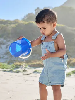 Vertbaudet Baby Latzshorts aus Denim – Produktbild 1 von 1