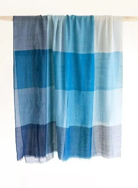 Djian Djian Schal aus Merino-Wolle – KARO – mulesingfrei, Blautöne, – Produktbild 4 von 4