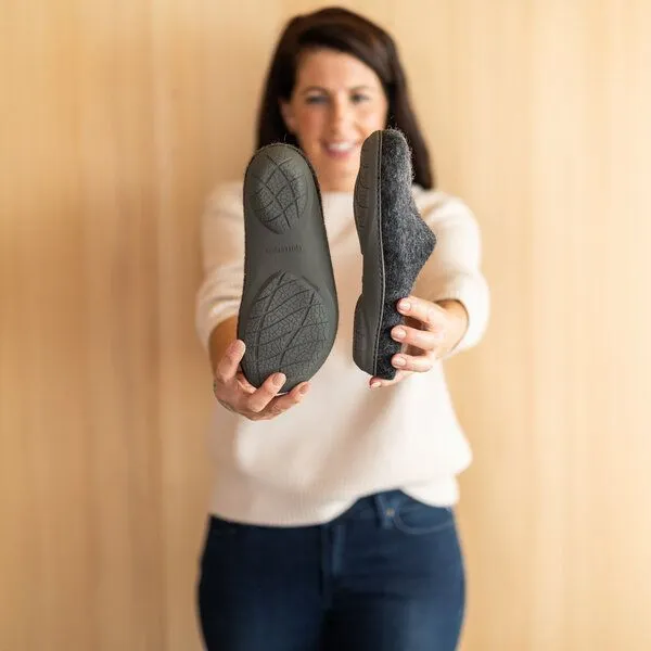 Magicfelt Magicfelt Filz-Hausschuh 736 aus 100% Merino-Wolle Pantoffel für Damen & Herren mit Gummi-Sohle, Anthrazit, – Produktbild 2 von 4