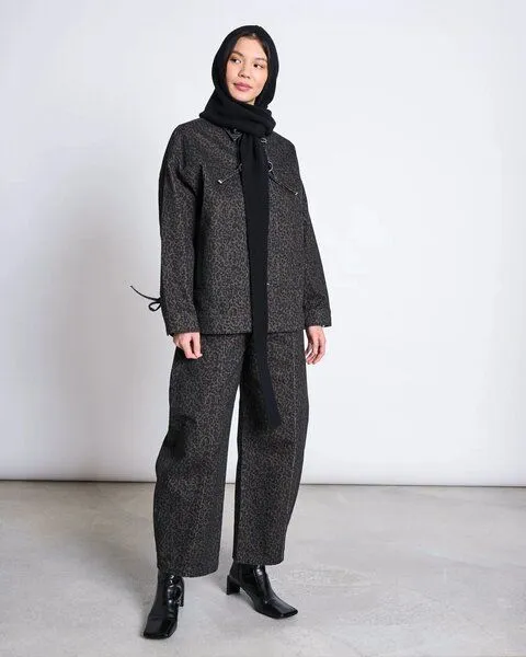 JAN N JUNE Jan n June - Hooded Scarf Nira, Schwarz, – Produktbild 1 von 3