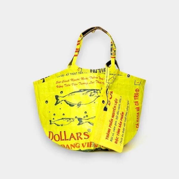 REFISHED fair fashion REFISHED fair fashion Tasche 'SOULMATE WATERPROOF' Limitierte Edition! - upcycelte Fischfuttersäcke, #fish gelb-dollar/#wp tropical, – Produktbild 1 von 4
