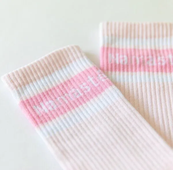 Divasya Divasya Socken mit Yoga Motiv | Namasté | Pink – Produktbild 4 von 4