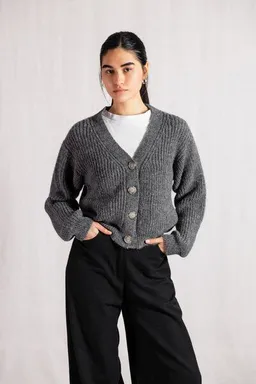 Jyoti - Fair Works Jyoti - Fair Works Baby-Alpaka Strickcardigan Aipena – Produktbild 1 von 1