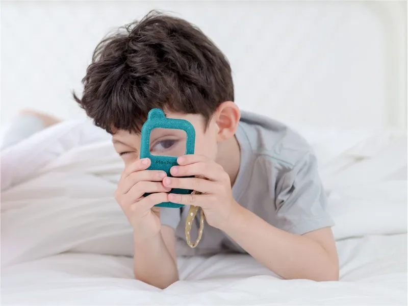 PlanToys PlanToys "Mein erstes Telefon" Kindertelefon aus recyceltem Kautschukholz Maße 1,9 x 6,3 x 11 cm, Natur, mehrfarbig, – Produktbild 3 von 4