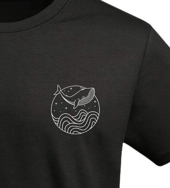 vis wear vis wear Wal zwischen Ozean und Wellen – Organic Shirt, Schwarz, – Produktbild 2 von 3