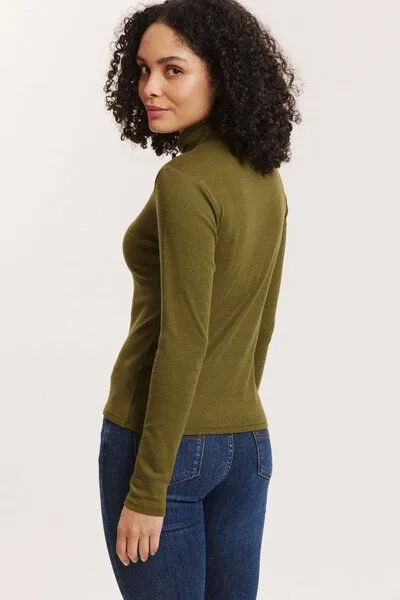 Tranquillo Tranquillo Longsleeve Marryy aus Biobaumwolle, Olive, – Produktbild 6 von 7