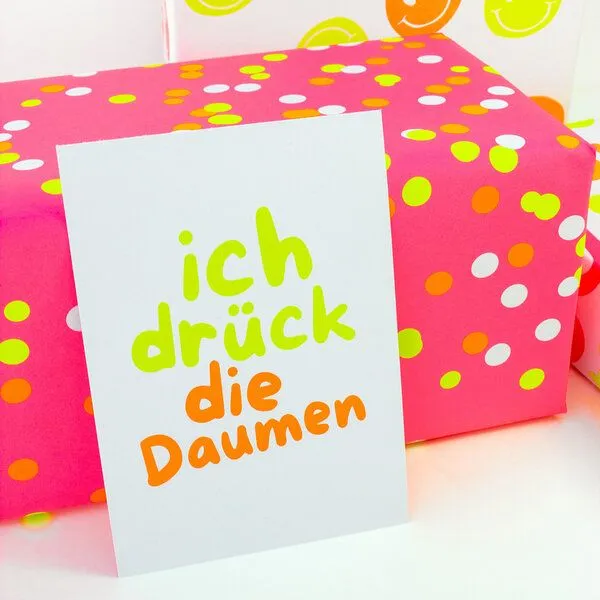 Bow & Hummingbird Bow & Hummingbird Postkarte "ich drück die Daumen" aus Recyclingpapier – Produktbild 2 von 3