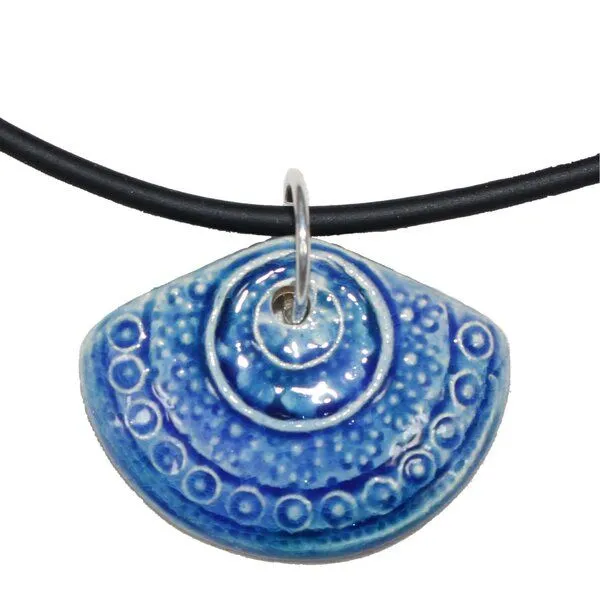 Schönes aus Indochina Schönes aus Indochina Schmuck aus Keramik, Anhänger Blume und Fächer am Kautschukcollier, Ocean, – Produktbild 1 von 5