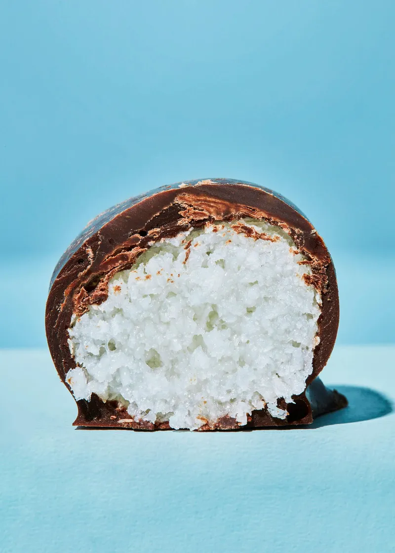 KoRo Kokoskugeln in dunkler Schokolade 1 kg – Produktbild 2 von 5